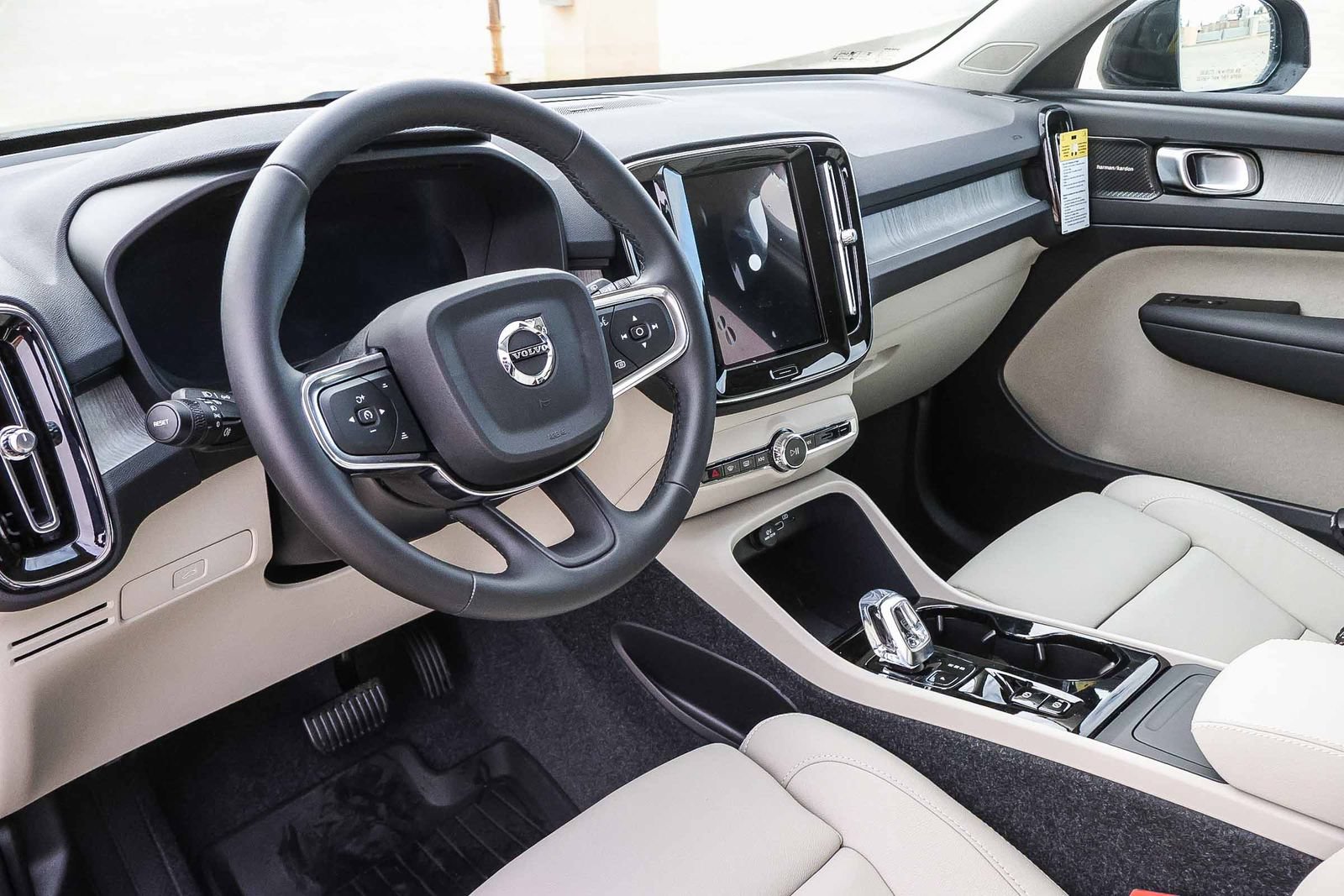 New 2026 Volvo XC40 B5 Ultra w/ Climate Package AWD/4WD image 28