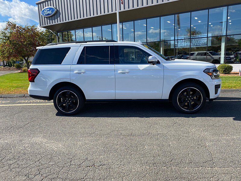 Used 2023 Ford Expedition Limited AWD/4WD image 5