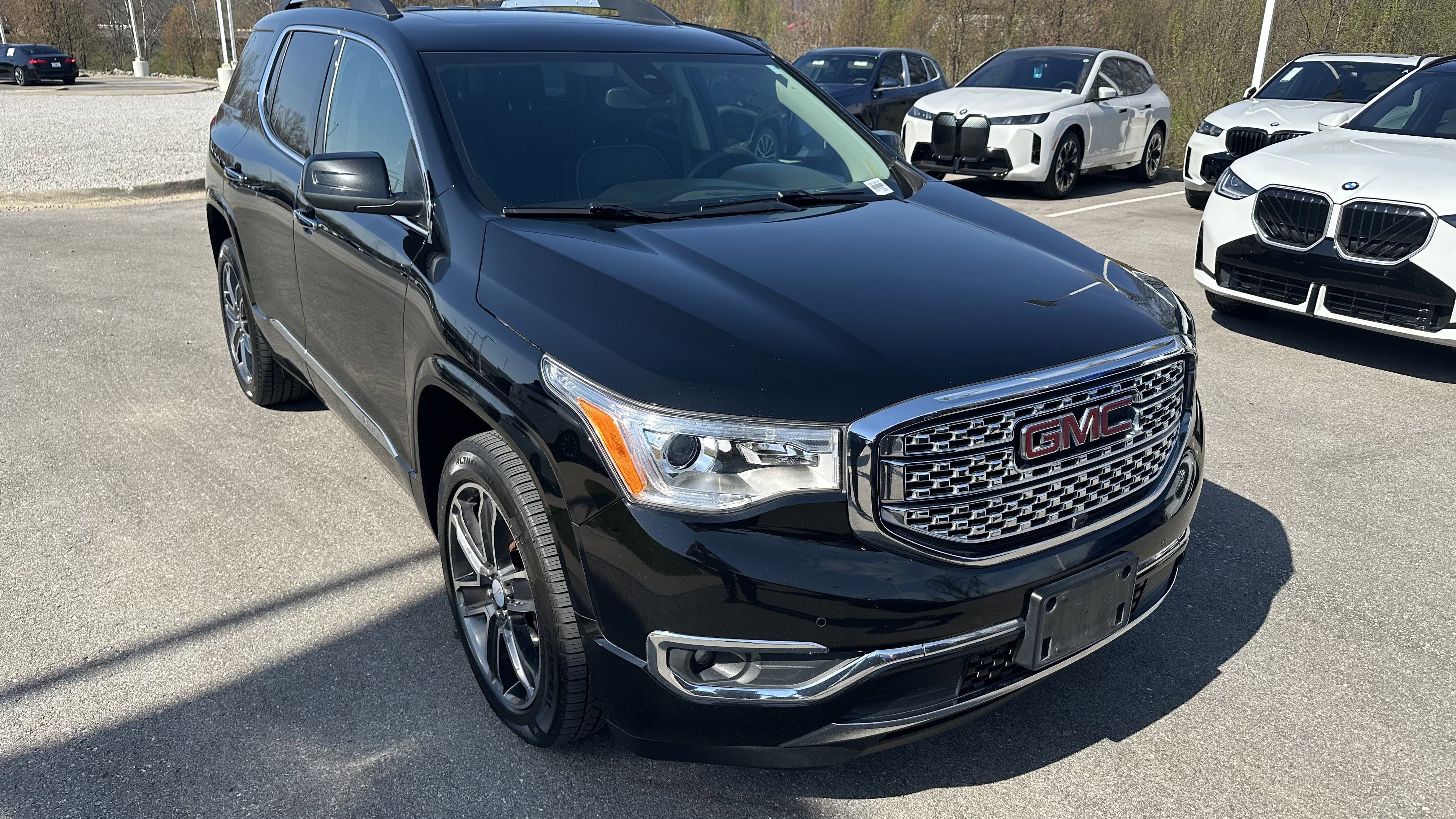 Used 2017 GMC Acadia Denali w/ Technology Package image 2