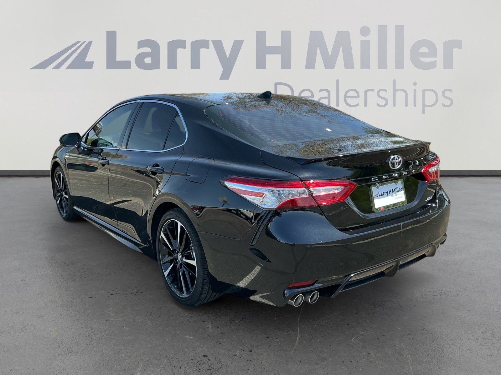 Used 2020 Toyota Camry XSE w/ Carpet Mat Package FWD image 3