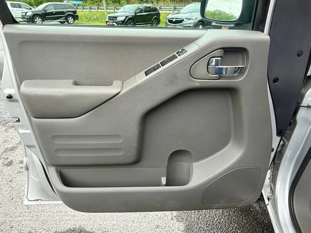 Used 2018 Nissan Frontier SV AWD/4WD image 12