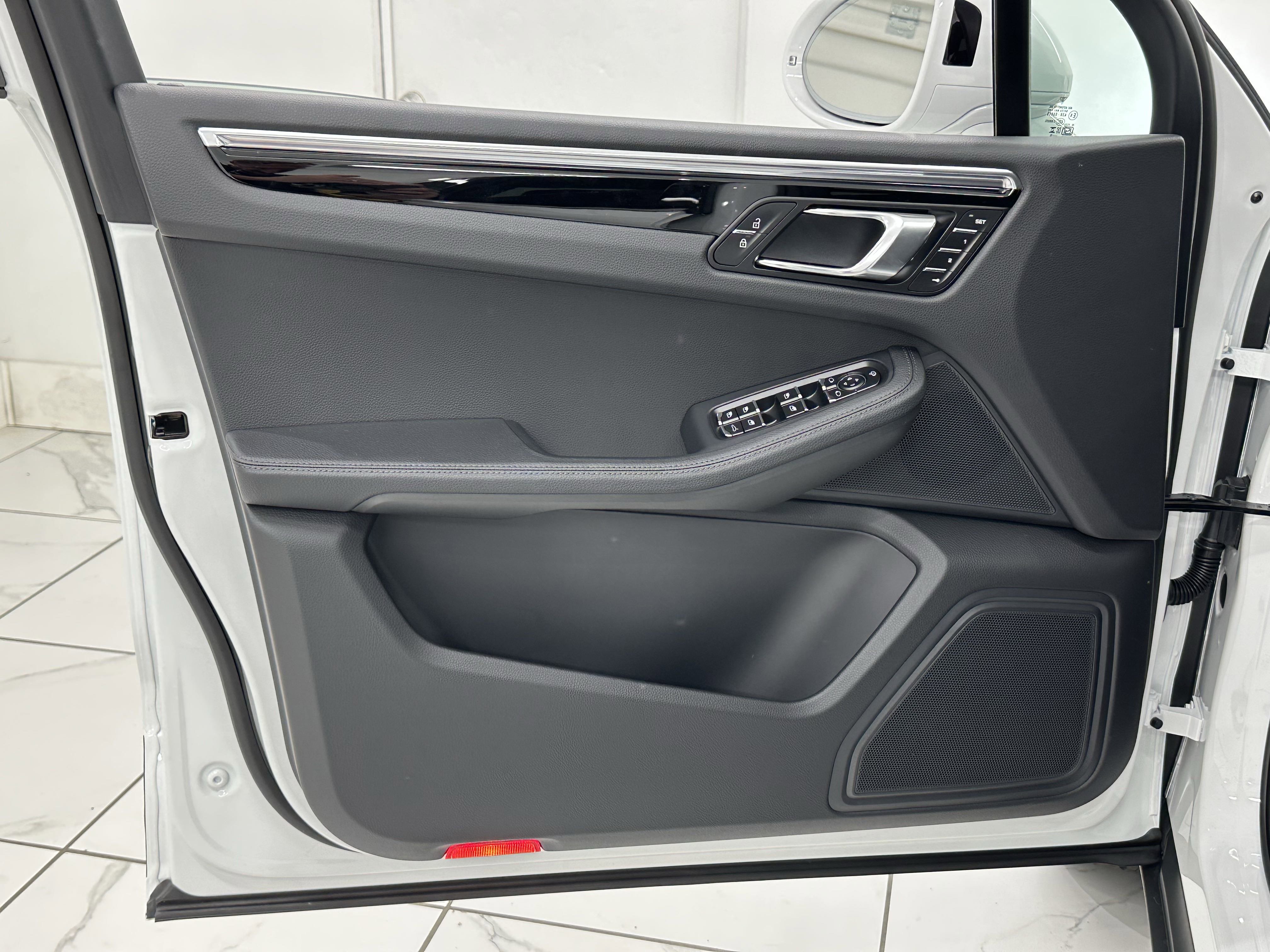 New 2025 Porsche Macan image 28