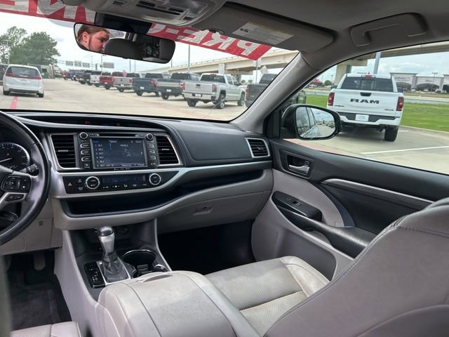 Used 2018 Toyota Highlander Limited FWD image 37
