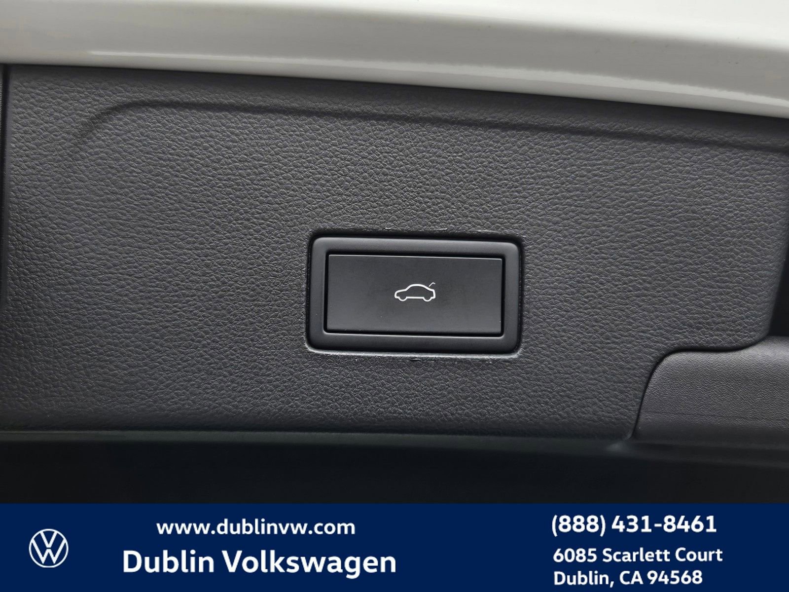 Used 2023 Volkswagen Atlas Cross Sport SE FWD image 24