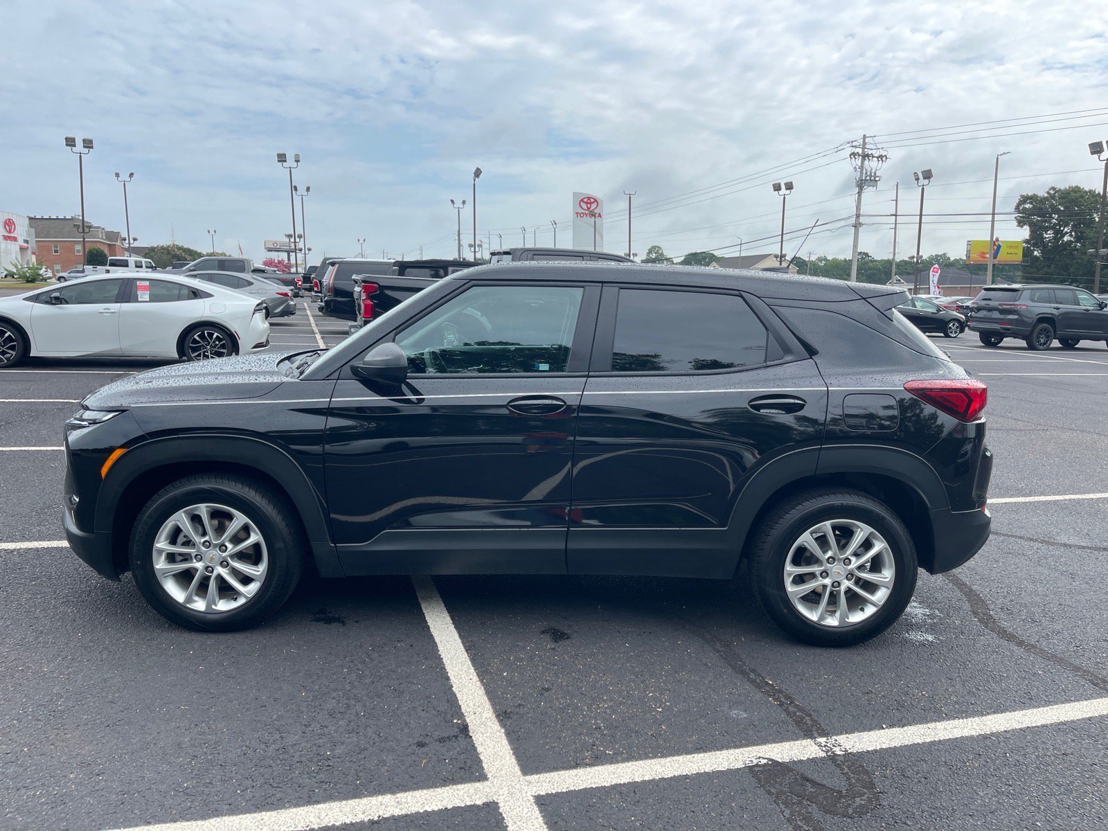 Used 2025 Chevrolet TrailBlazer LS w/ LS Convenience Package FWD image 13