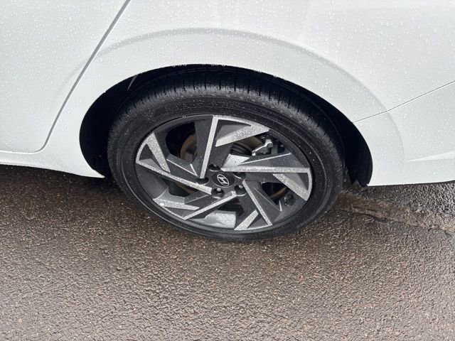 Certified 2025 Hyundai Elantra SEL image 30