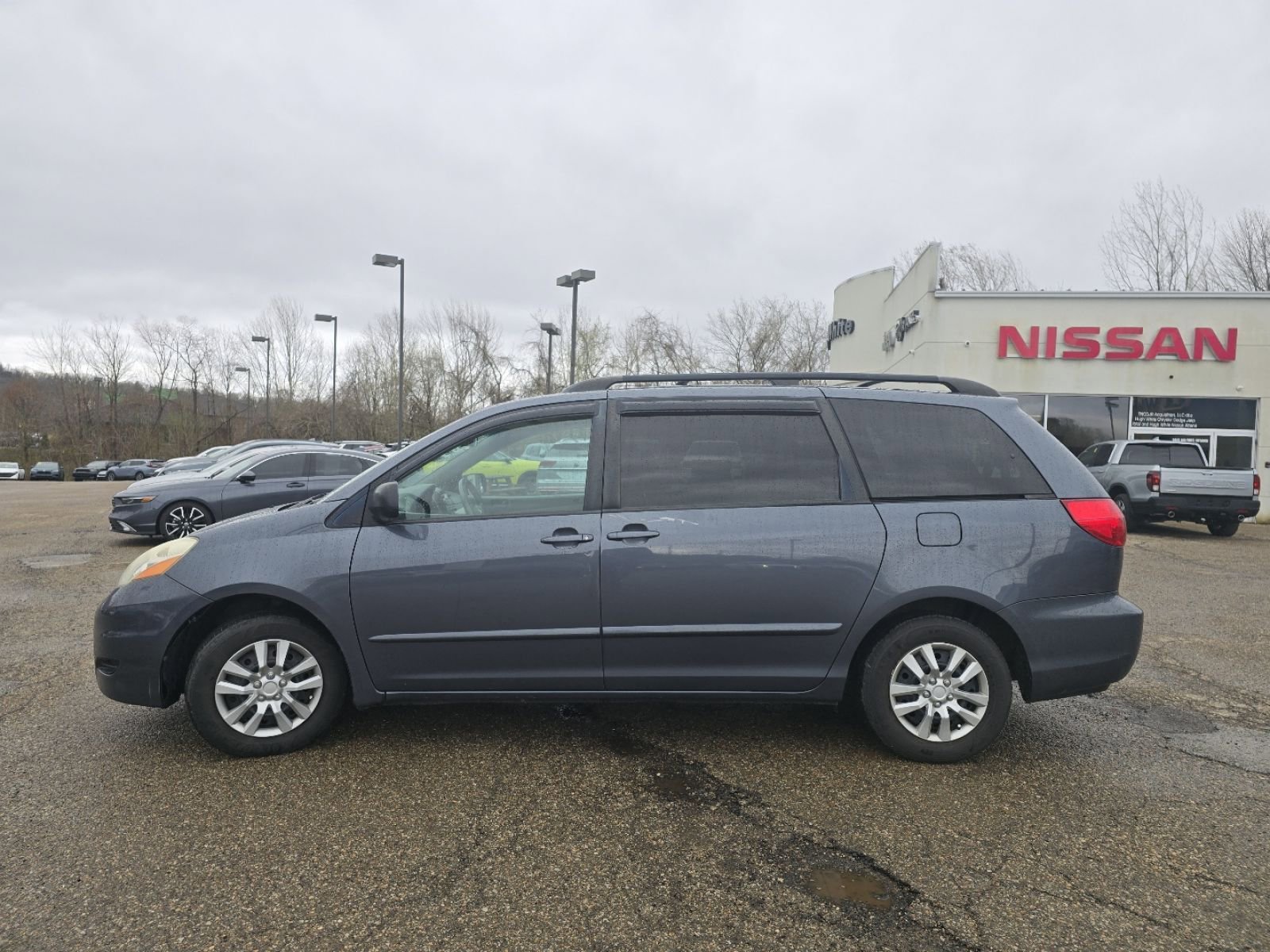 Used 2010 Toyota Sienna LE FWD image 5