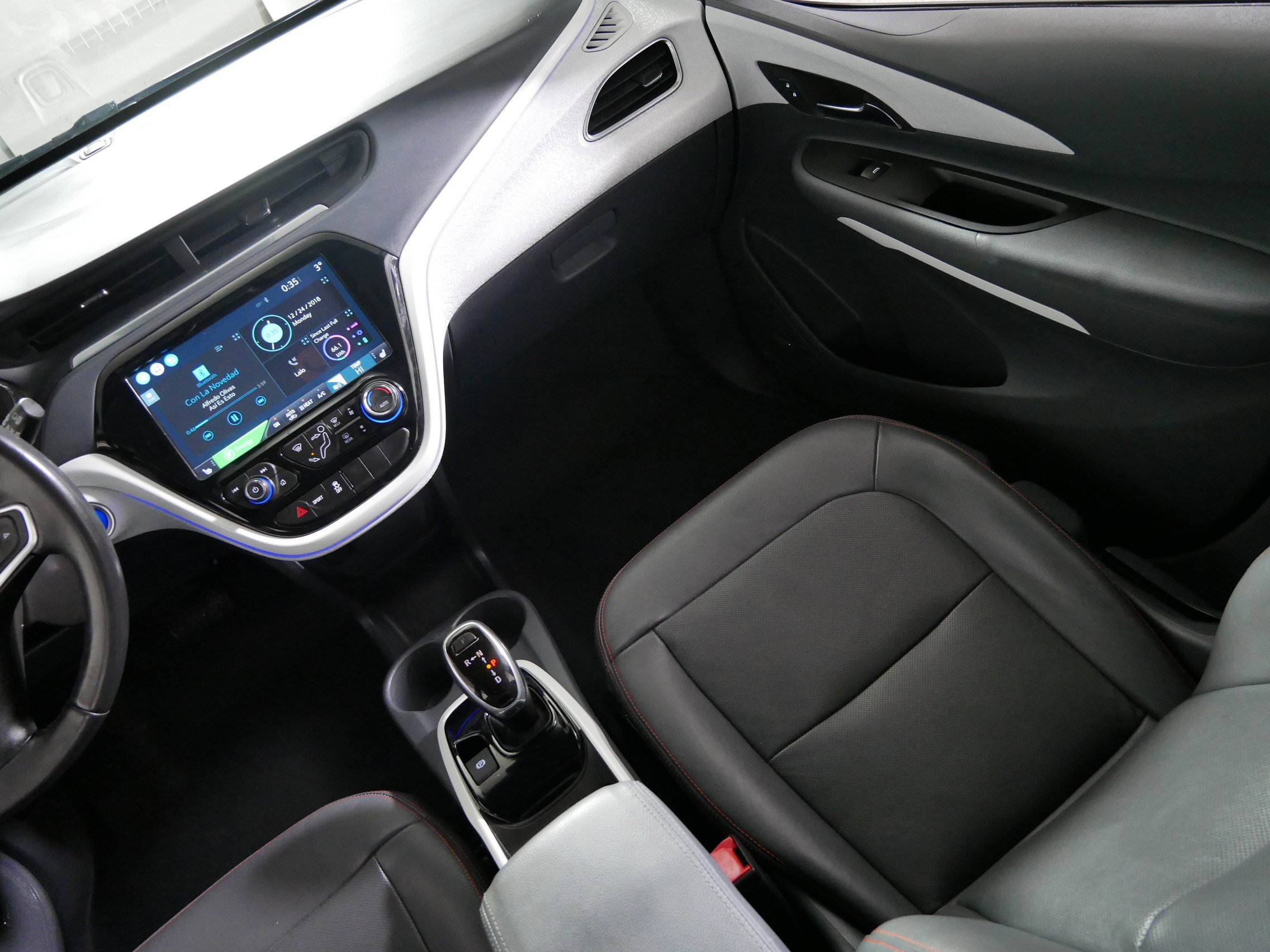 Used 2019 Chevrolet Bolt Premier w/ Infotainment Package image 11