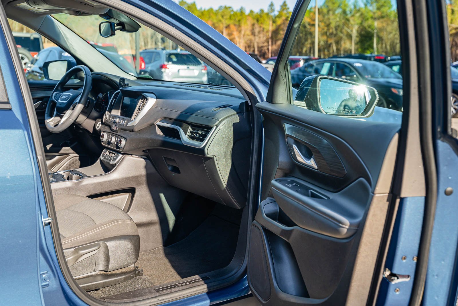 Used 2024 GMC Terrain SLE w/ Driver Convenience Package image 12