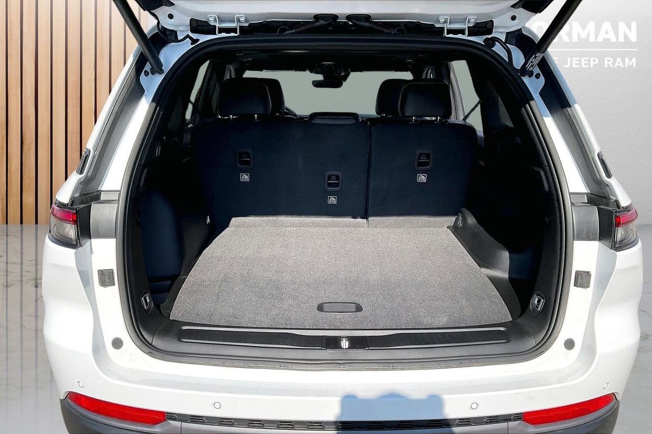 New 2026 Jeep Grand Cherokee Altitude image 25