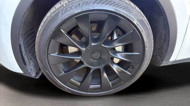 Used 2023 Tesla Model Y Long Range AWD/4WD image 31