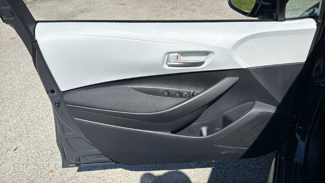 Used 2026 Toyota Corolla SE FWD image 17