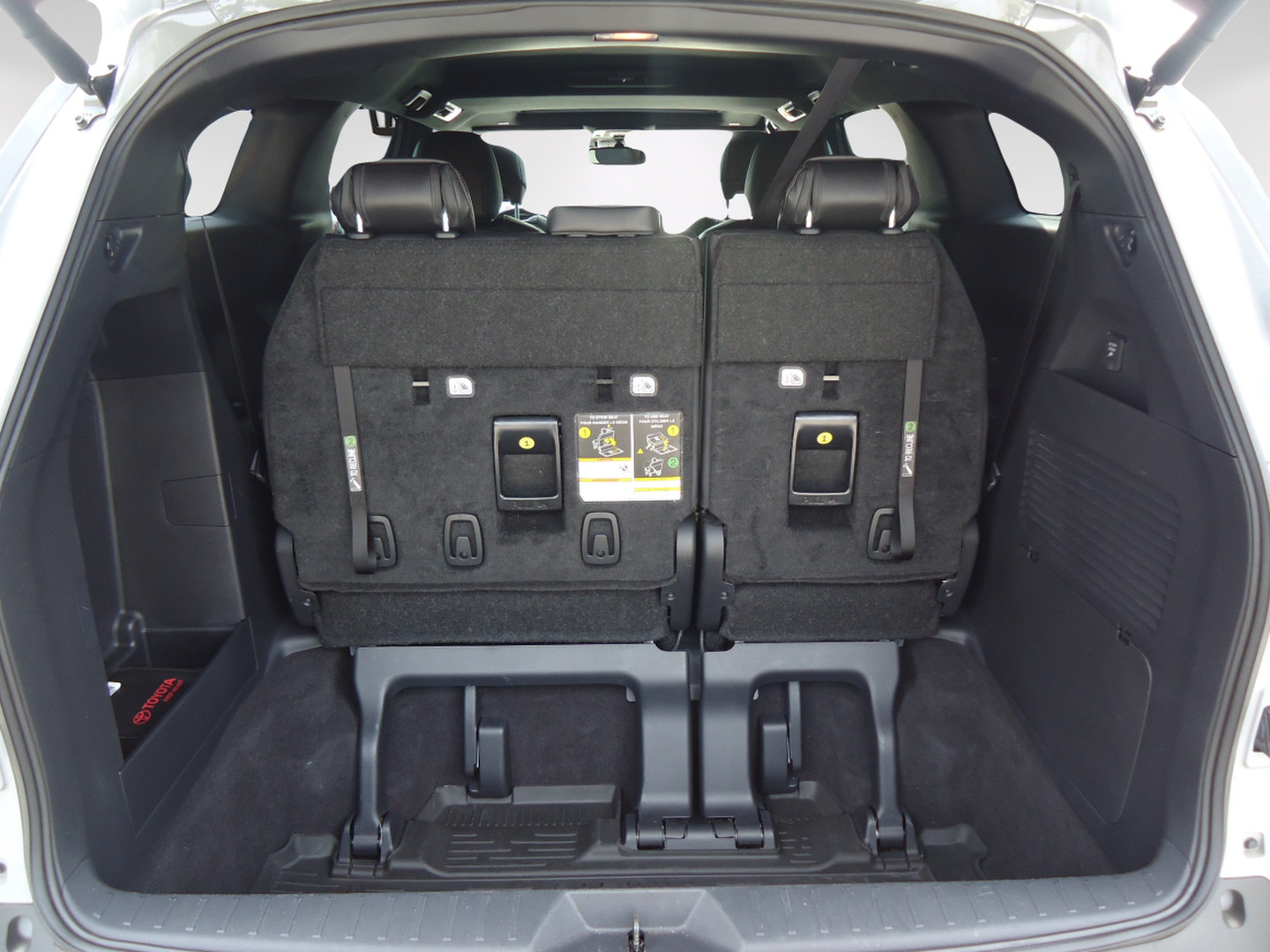 Used 2025 Toyota Sienna XLE Woodland Edition AWD/4WD image 34