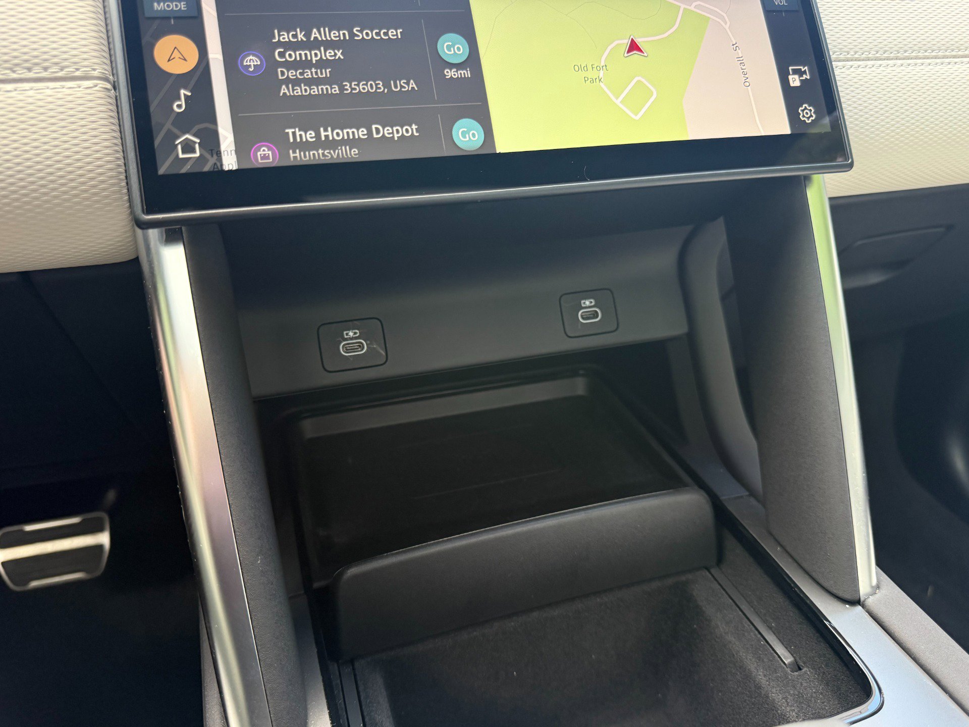 Used 2024 Land Rover Discovery Sport Dynamic SE image 30