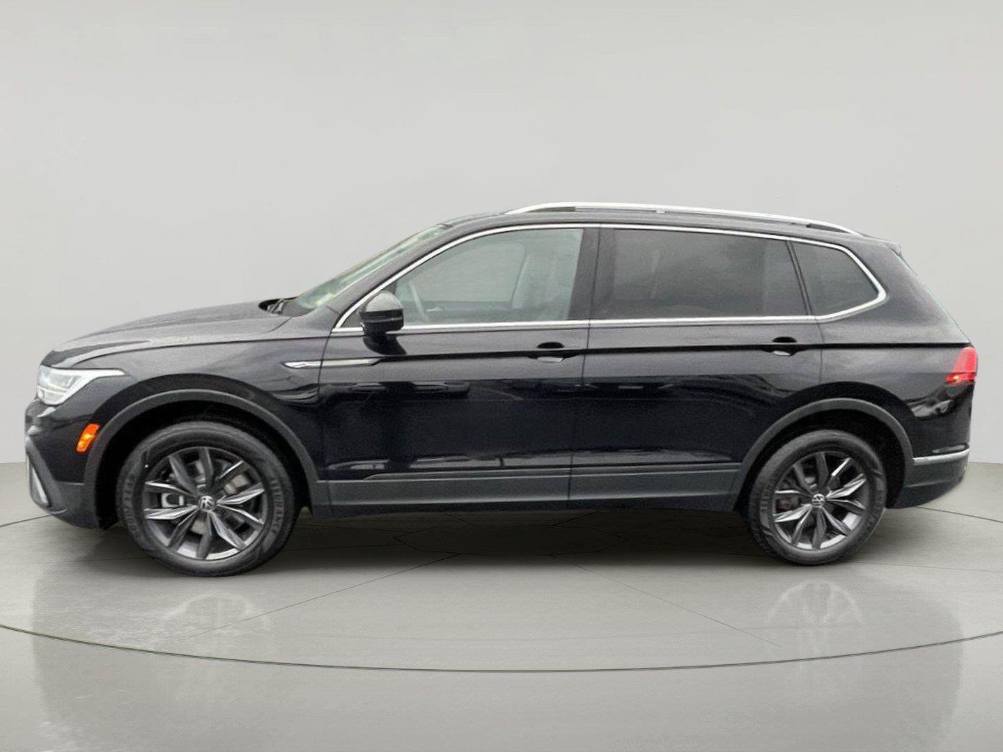 Used 2022 Volkswagen Tiguan SE AWD/4WD image 4