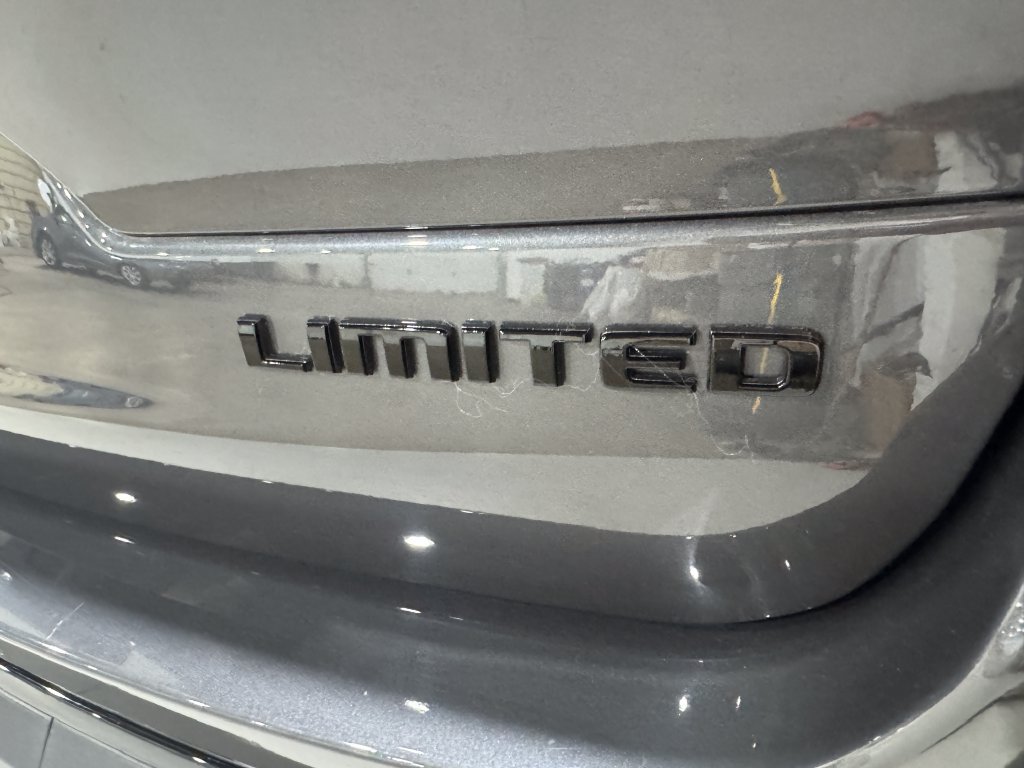 Used 2025 Jeep Grand Cherokee L Limited w/ Black Appearance Package AWD/4WD image 34