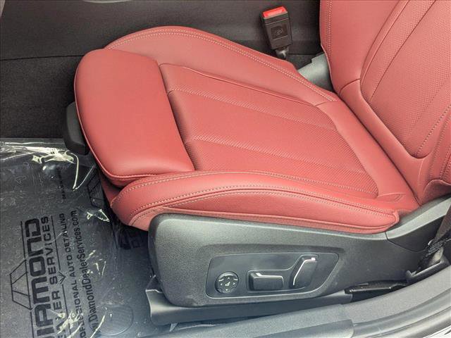 Used 2025 BMW 330i xDrive Sedan w/ Premium Package image 4