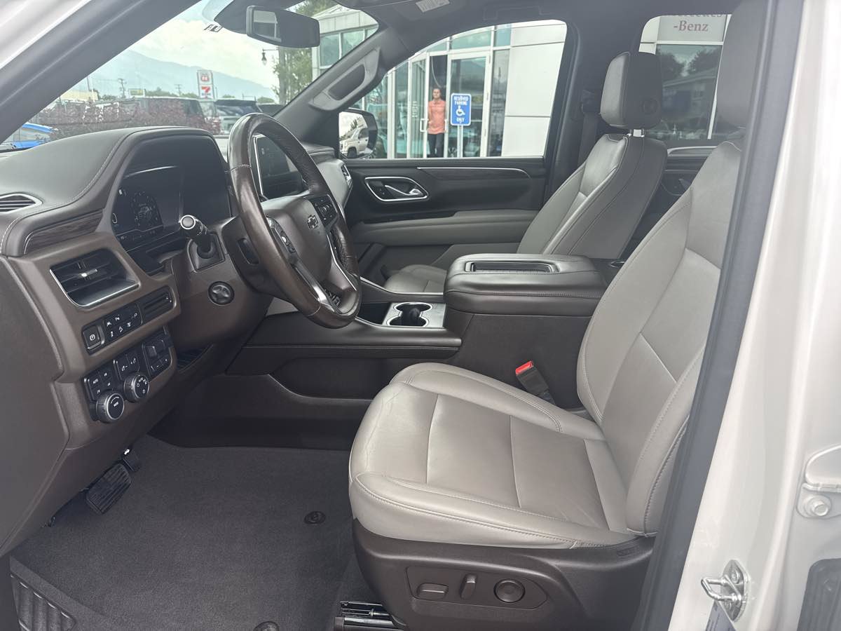 Used 2022 Chevrolet Suburban Z71 w/ Luxury Package AWD/4WD image 15