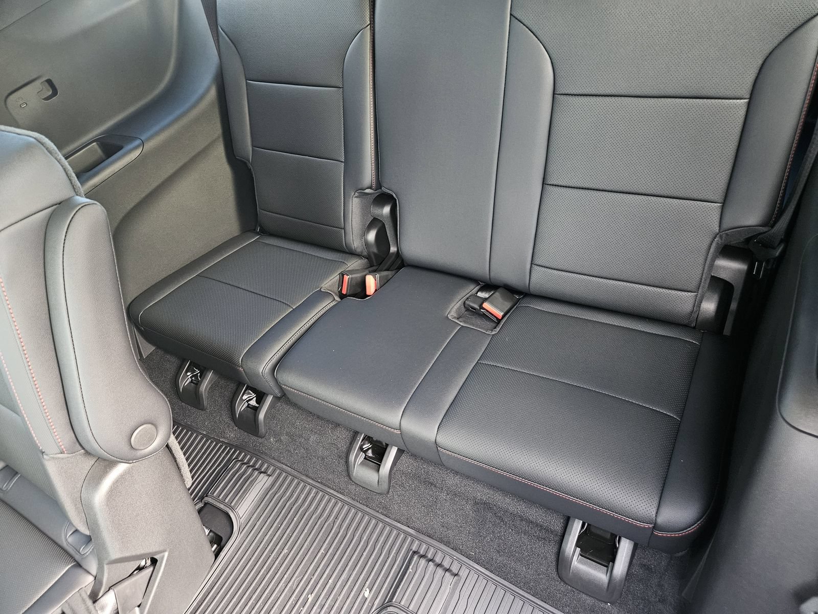 New 2026 Chevrolet Traverse Z71 w/ LPO, Floor Liner Package AWD/4WD image 28