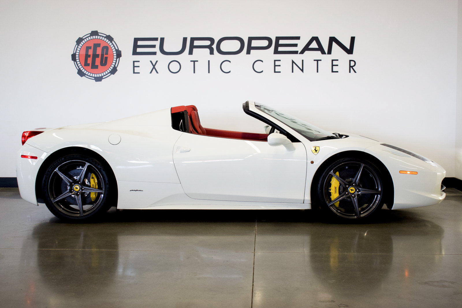 Used 2012 Ferrari 458 Spider RWD image 3