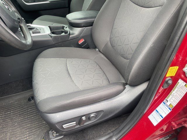 Used 2021 Toyota RAV4 XLE image 12