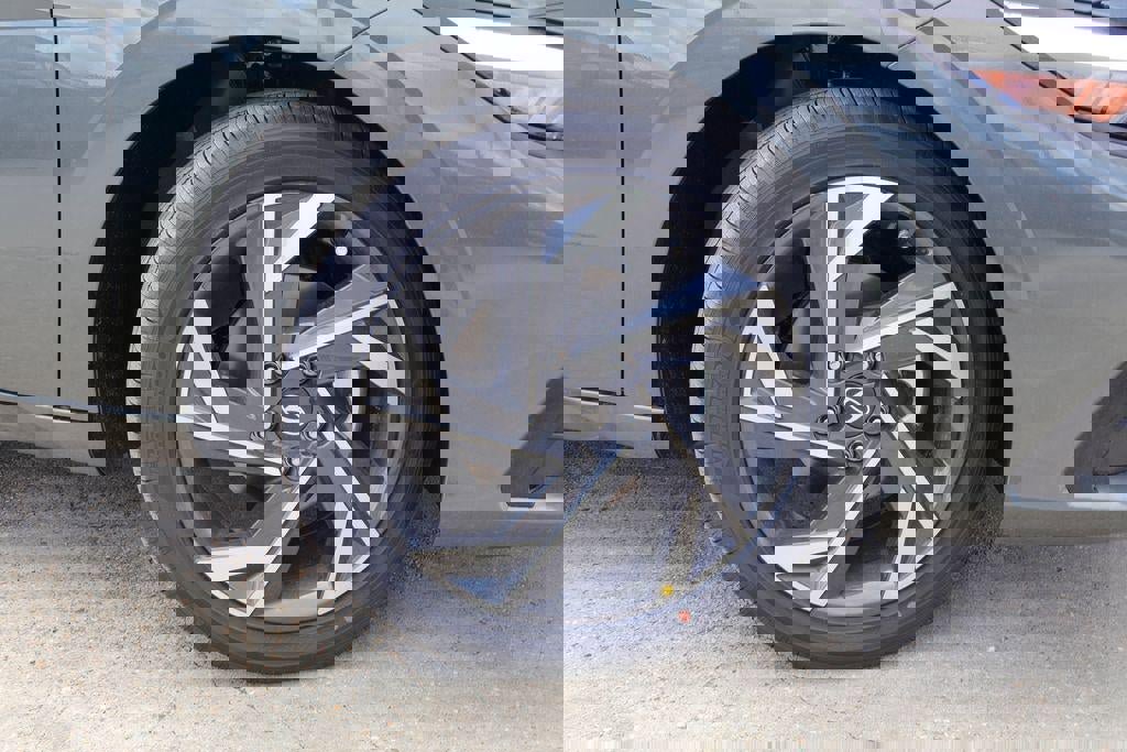 New 2026 Hyundai Elantra Limited image 31