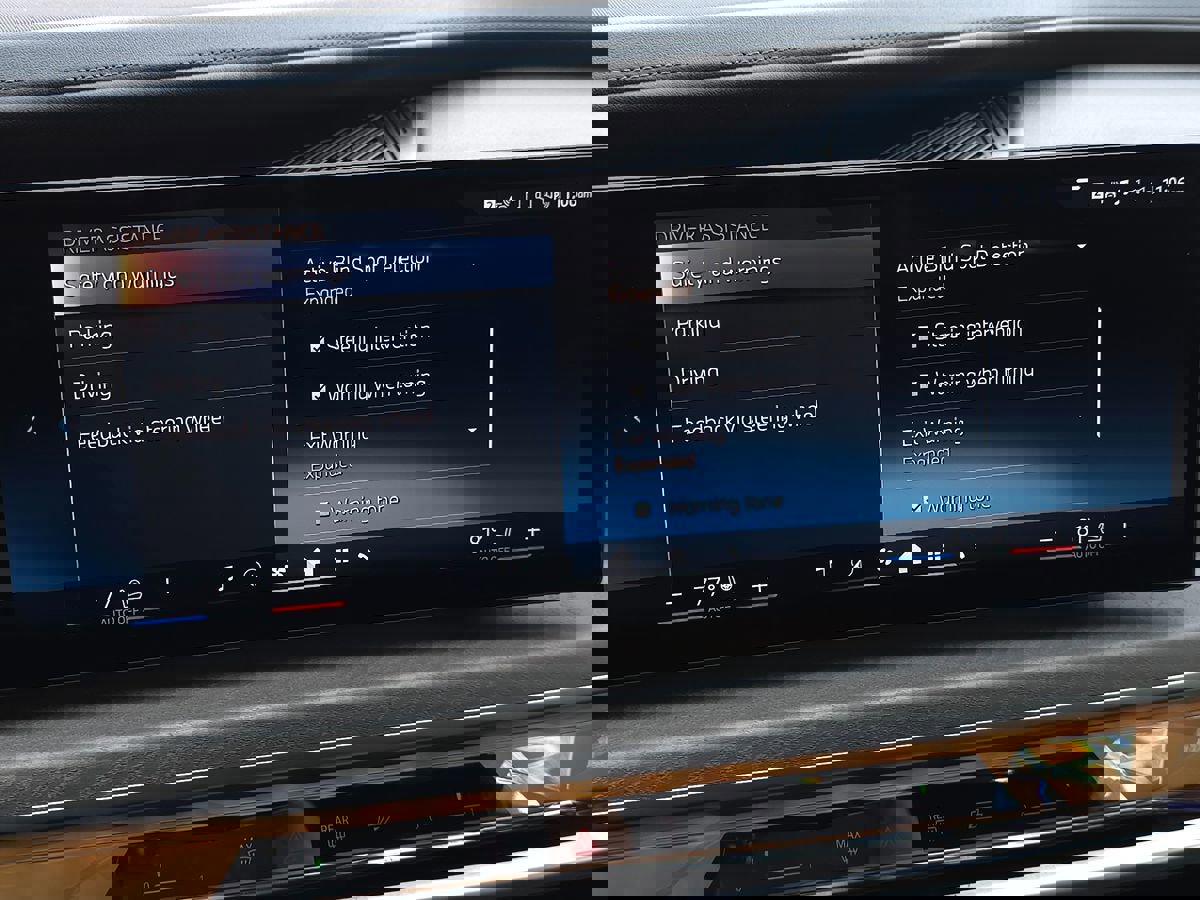 Used 2024 BMW i7 xDrive60 w/ Executive Package image 52