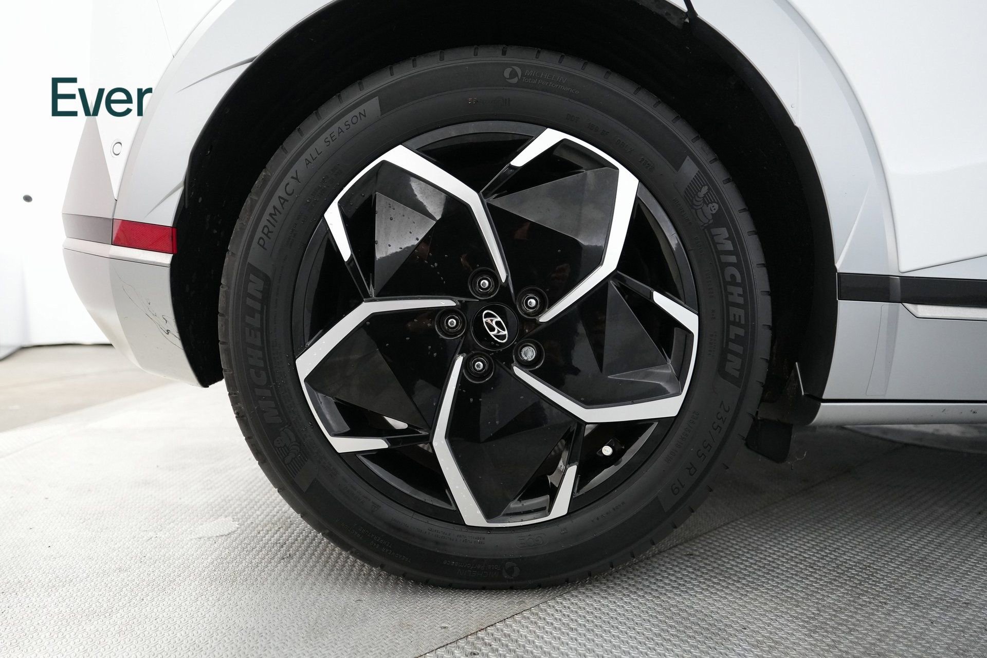 Used 2024 Hyundai Ioniq 5 Limited image 17