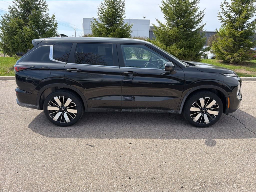 Used 2025 Mitsubishi Outlander SE AWD/4WD image 6