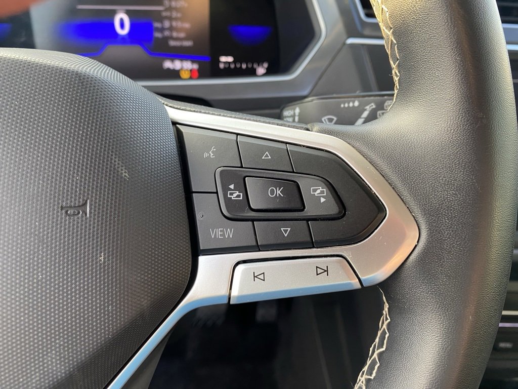 Used 2022 Volkswagen Tiguan SE image 16