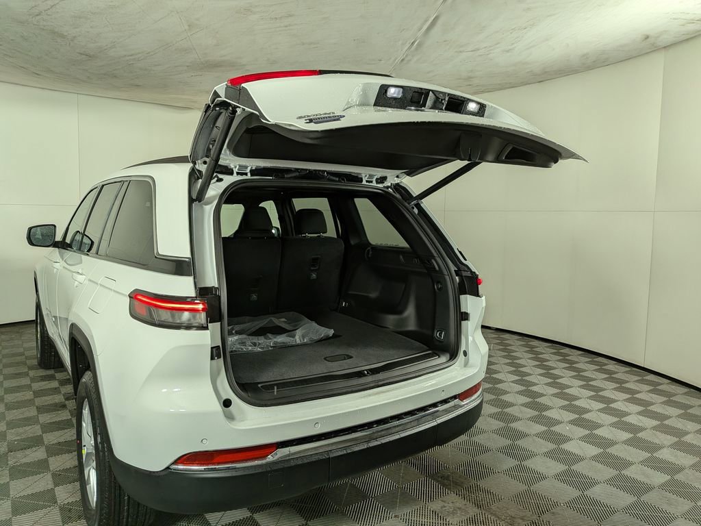 New 2026 Jeep Grand Cherokee Laredo X AWD/4WD image 9
