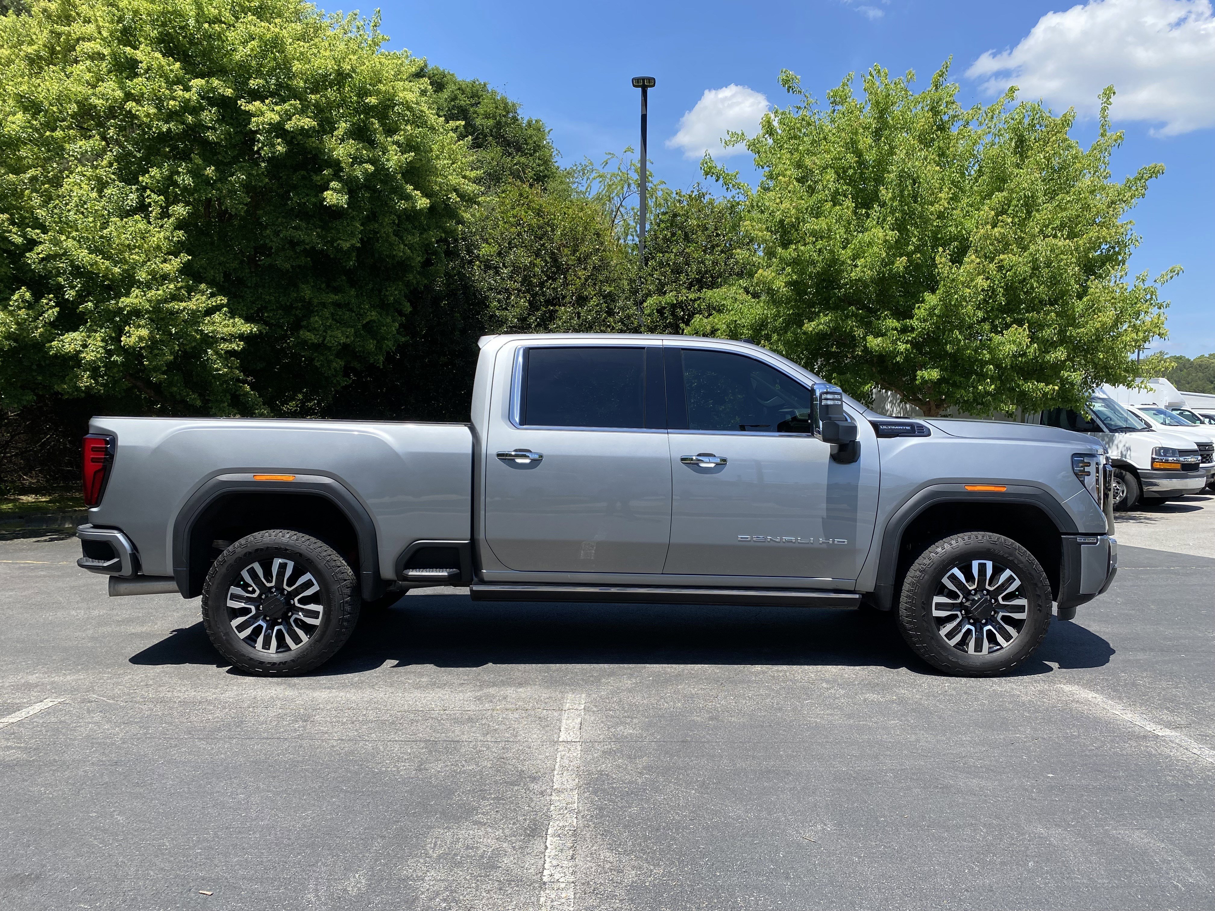 Used 2025 GMC Sierra 2500 Denali Ultimate image 10