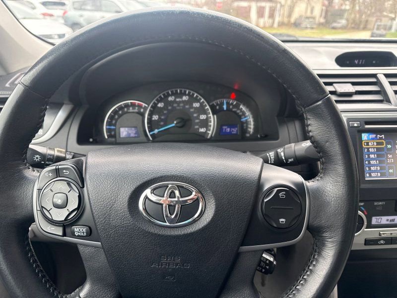 Used 2013 Toyota Camry XLE image 20