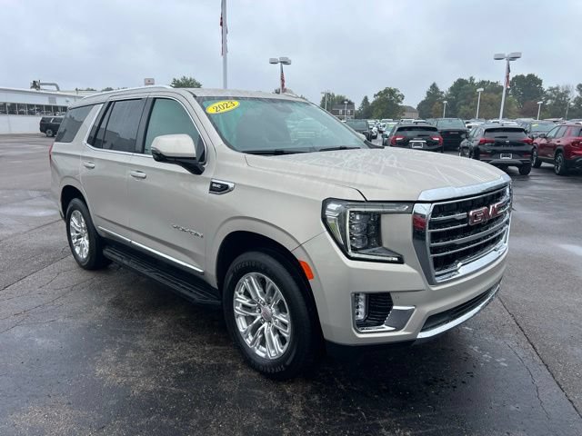 Used 2023 GMC Yukon SLT w/ SLT Luxury Package AWD/4WD image 3