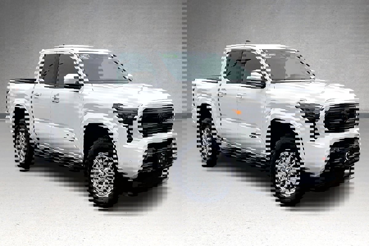 Used 2024 Toyota Tacoma SR5 image 2