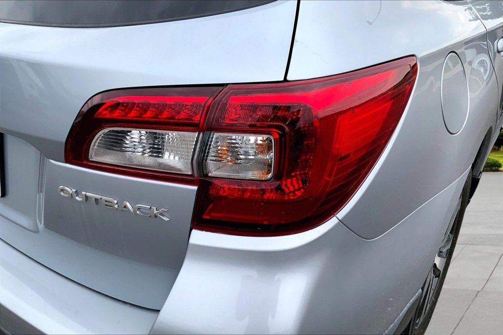Used 2019 Subaru Outback 2.5i Limited AWD/4WD image 23