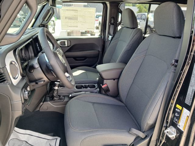 New 2025 Jeep Wrangler Unlimited Sahara w/ Technology Group AWD/4WD image 10