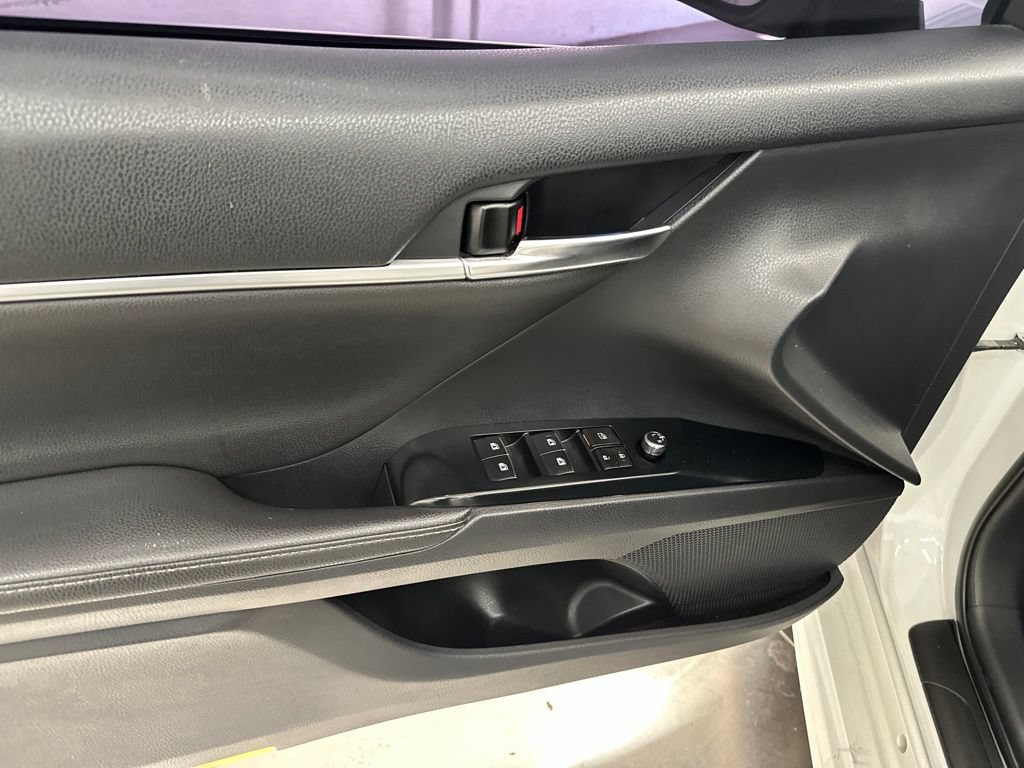 Used 2019 Toyota Camry XSE FWD image 16