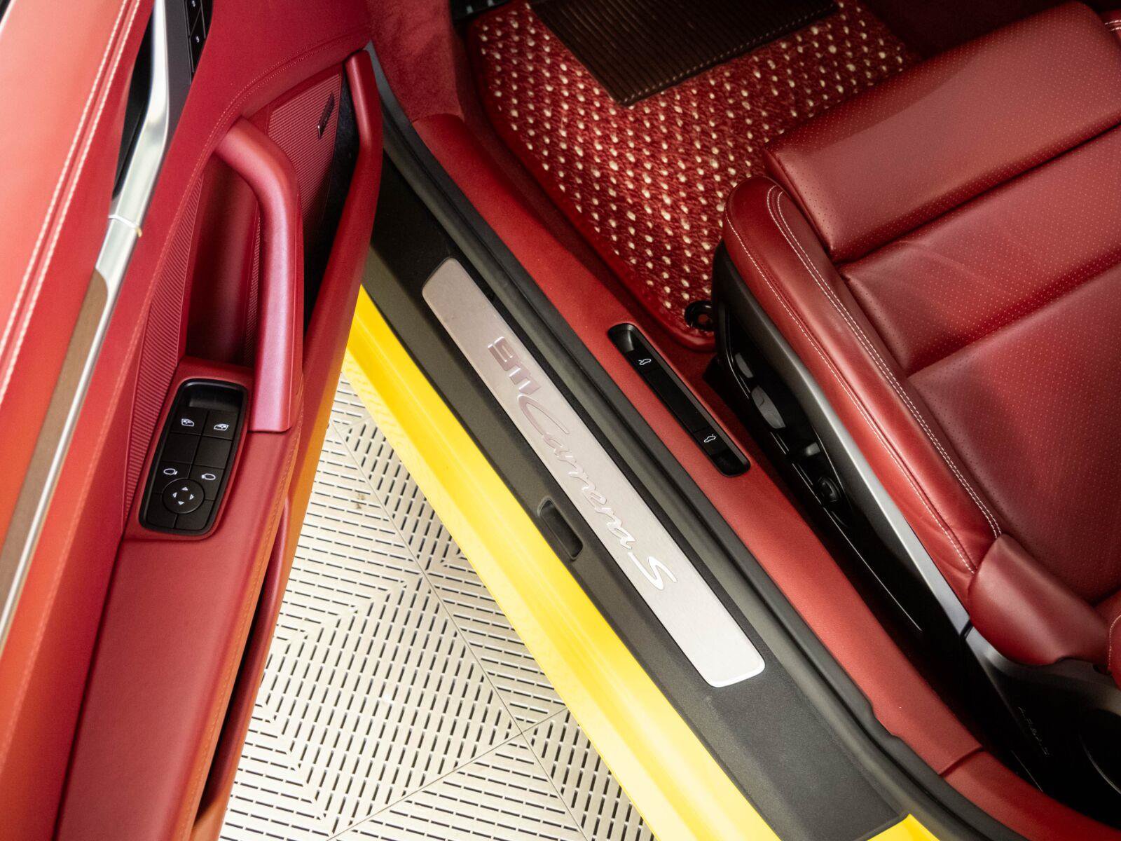 Used 2024 Porsche 911 Carrera S RWD image 8