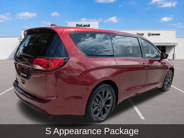 Used 2020 Chrysler Pacifica Touring w/ S Appearance Package FWD image 4