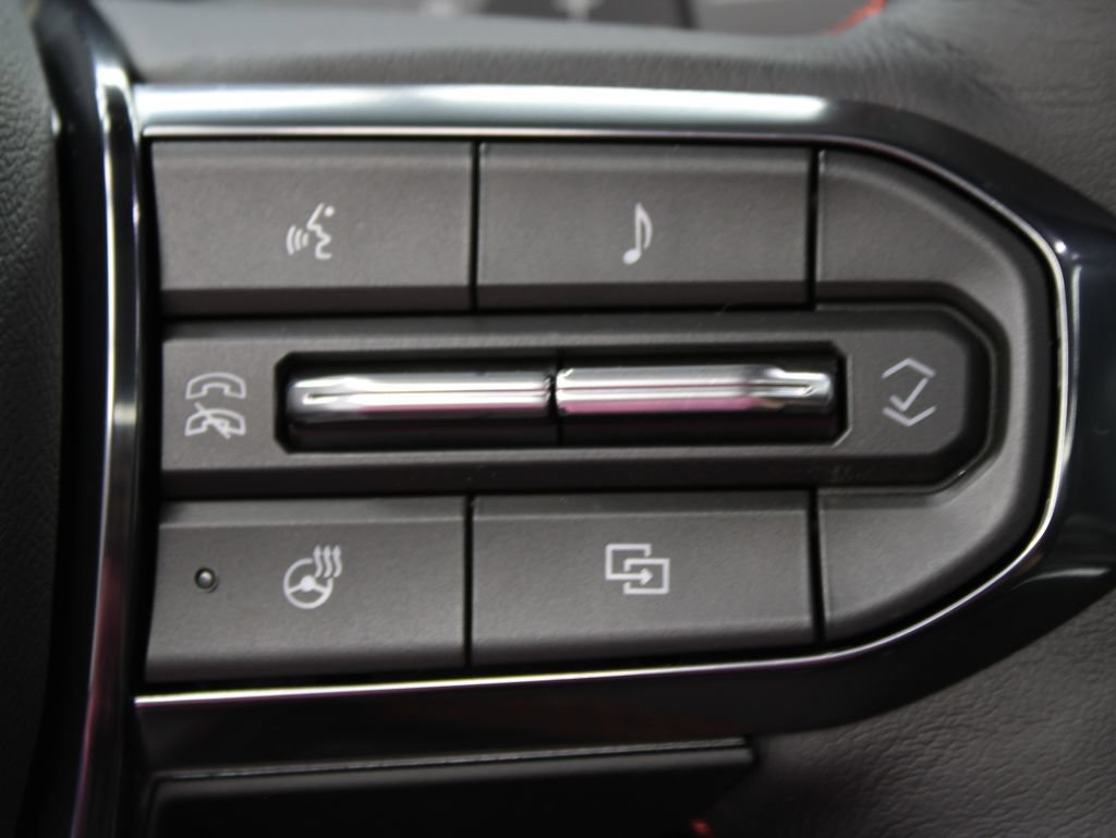 Used 2026 GMC Yukon AT4 Ultimate w/ LPO, Floor Liner Package AWD/4WD image 70