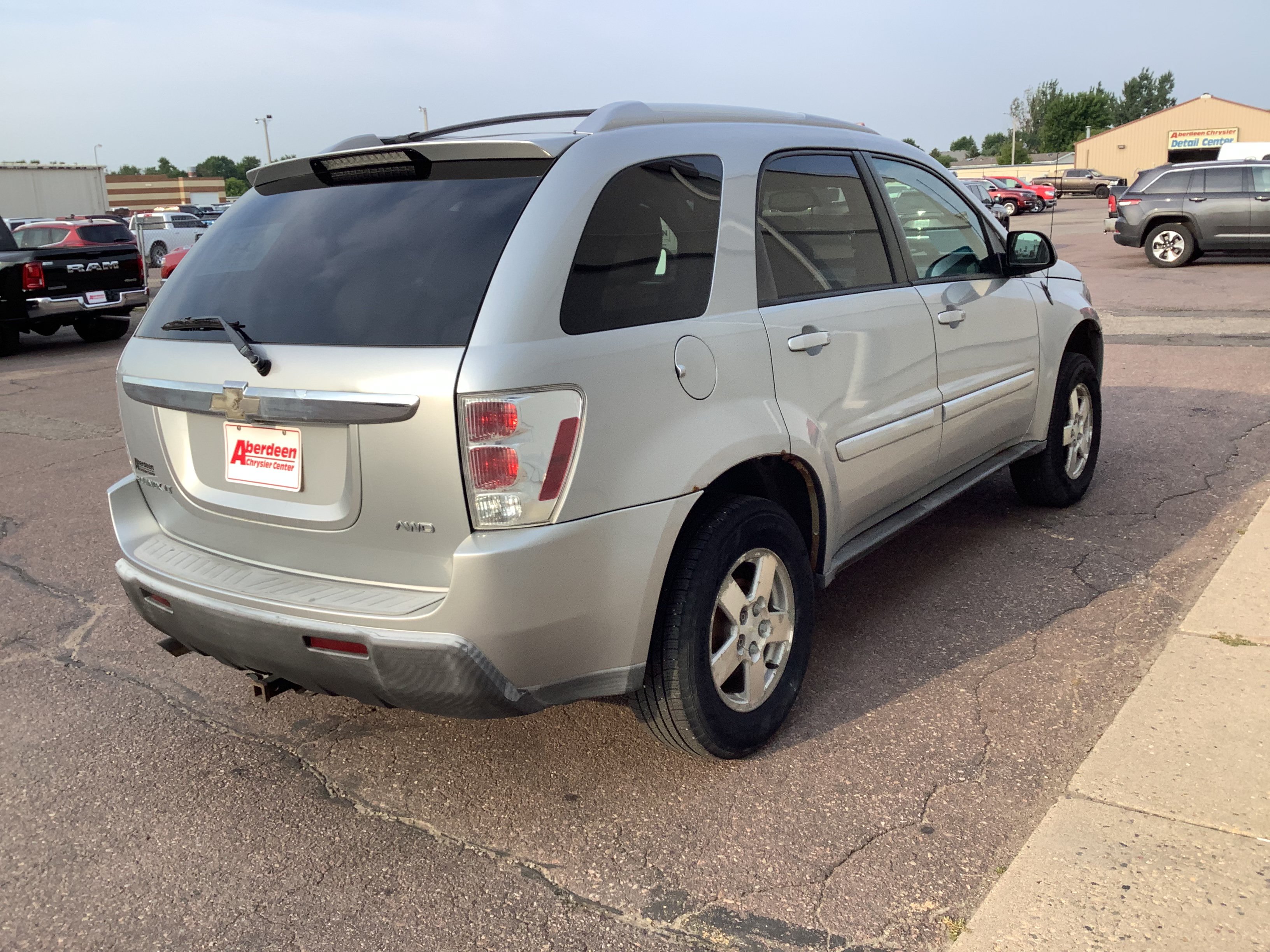 Used 2005 Chevrolet Equinox LT w/ Preferred Equipment Group AWD/4WD image 4