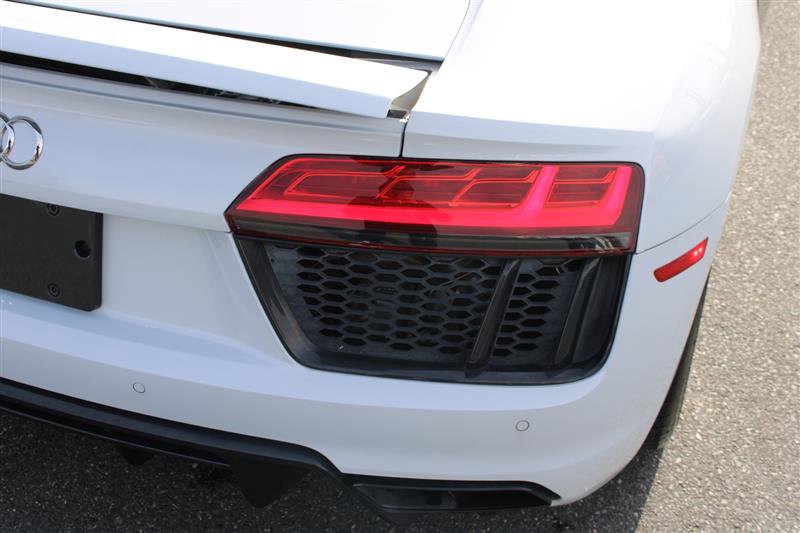 Used 2018 Audi R8 V10 w/ Carbon Exterior Package image 21