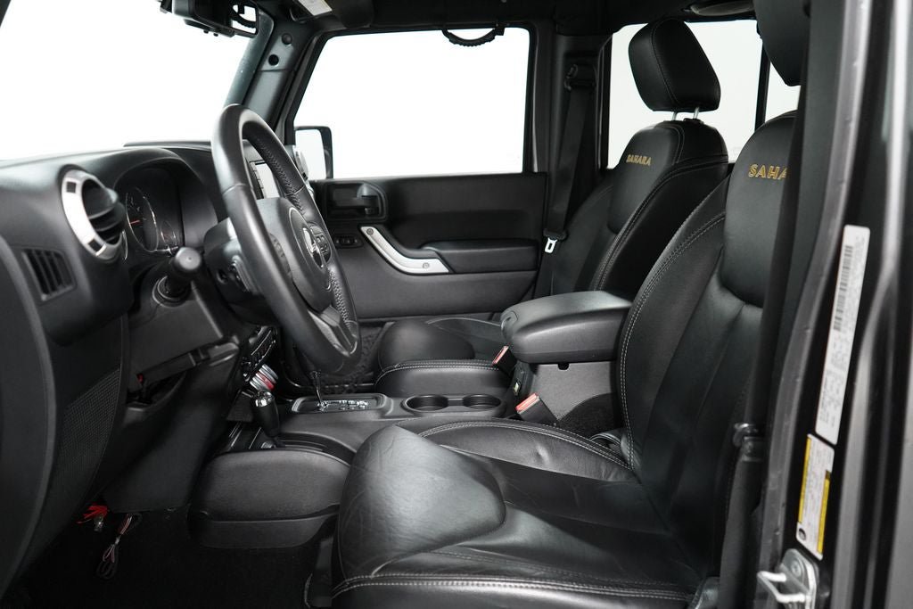 Used 2014 Jeep Wrangler Unlimited Sahara w/ Connectivity Group AWD/4WD image 15