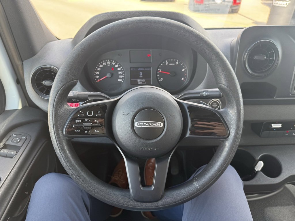 Used 2019 Freightliner Sprinter 2500 image 15