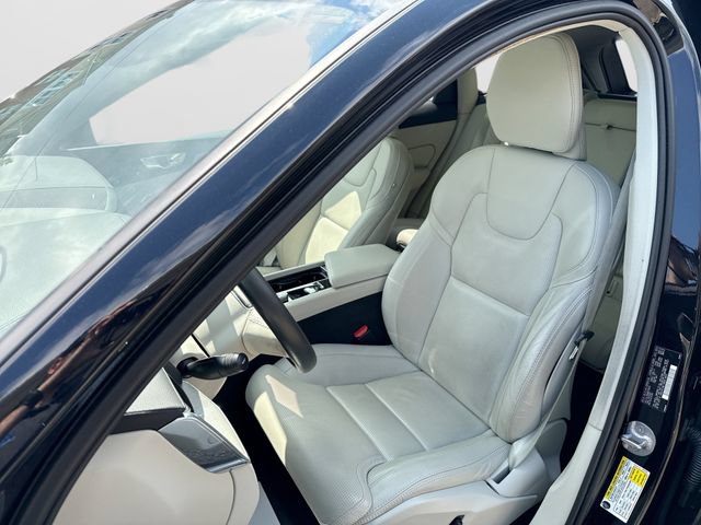 Certified 2024 Volvo XC60 B5 Ultimate w/ Protection Package Premier AWD/4WD image 16