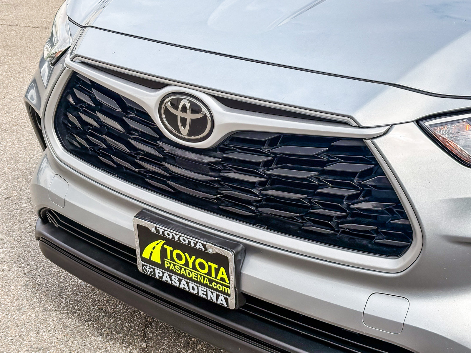 Used 2021 Toyota Highlander XLE FWD image 5