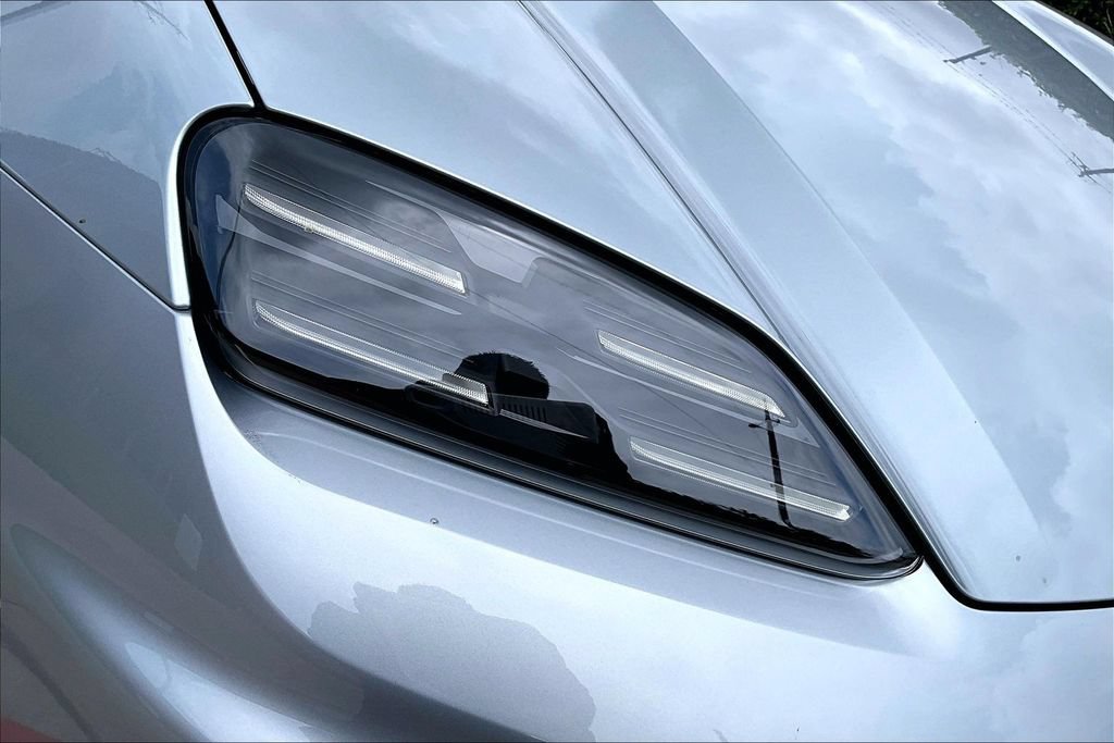 Used 2025 Porsche Macan 4 Electric AWD/4WD image 39