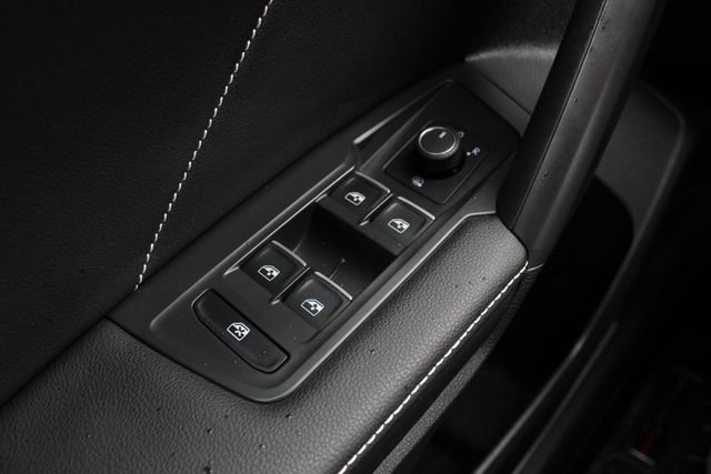 Certified 2023 Volkswagen Tiguan SE R-Line image 8