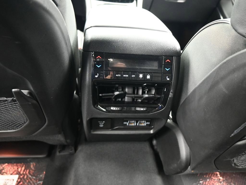 Used 2023 Jeep Grand Cherokee Overland w/ Luxury Tech Group IV image 40